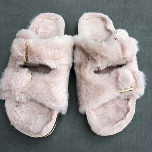 Looks like BIRKENSTOCK fuzzy Pink Lounge Sandals NWOT